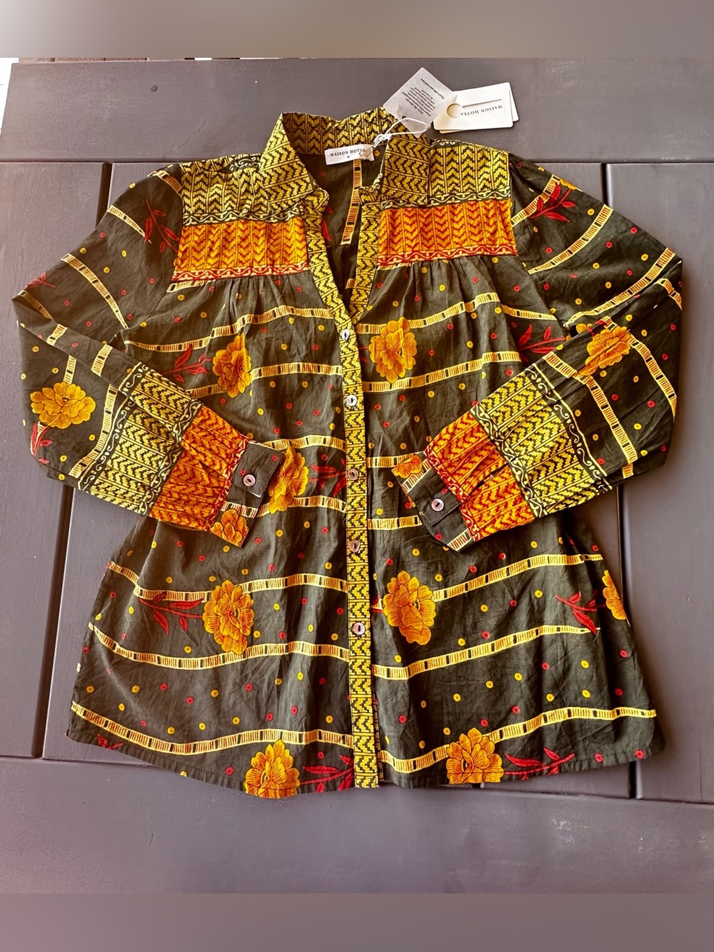 Maison Hotel dark green patterned long-sleeve button-down Blouse. Size M